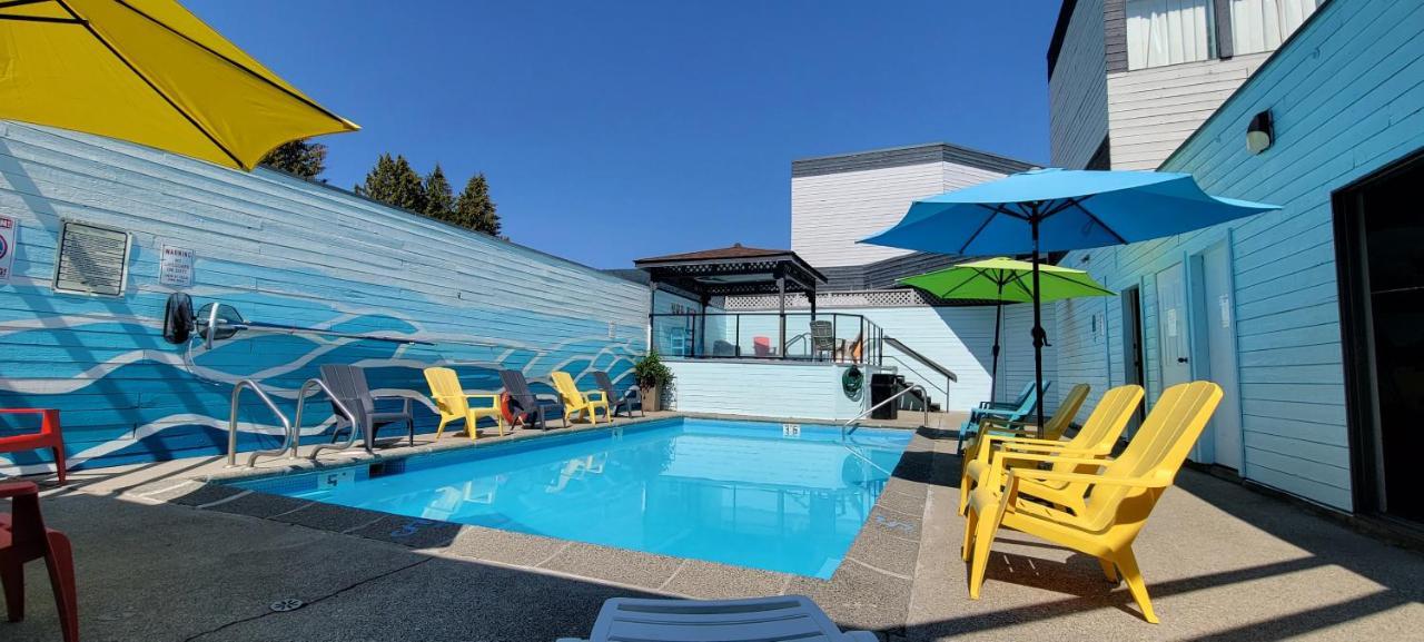 The Cedars Inn Hotel & Convention Centre Gibsons Extérieur photo