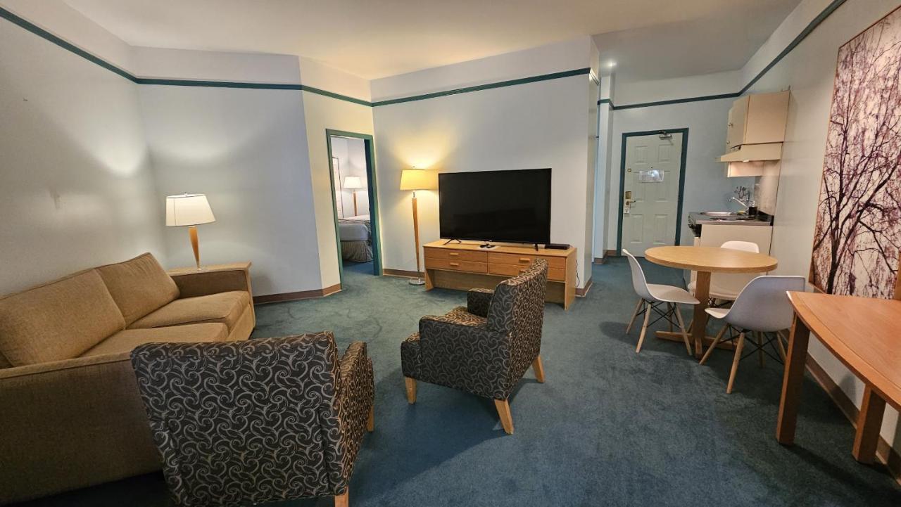 The Cedars Inn Hotel & Convention Centre Gibsons Extérieur photo