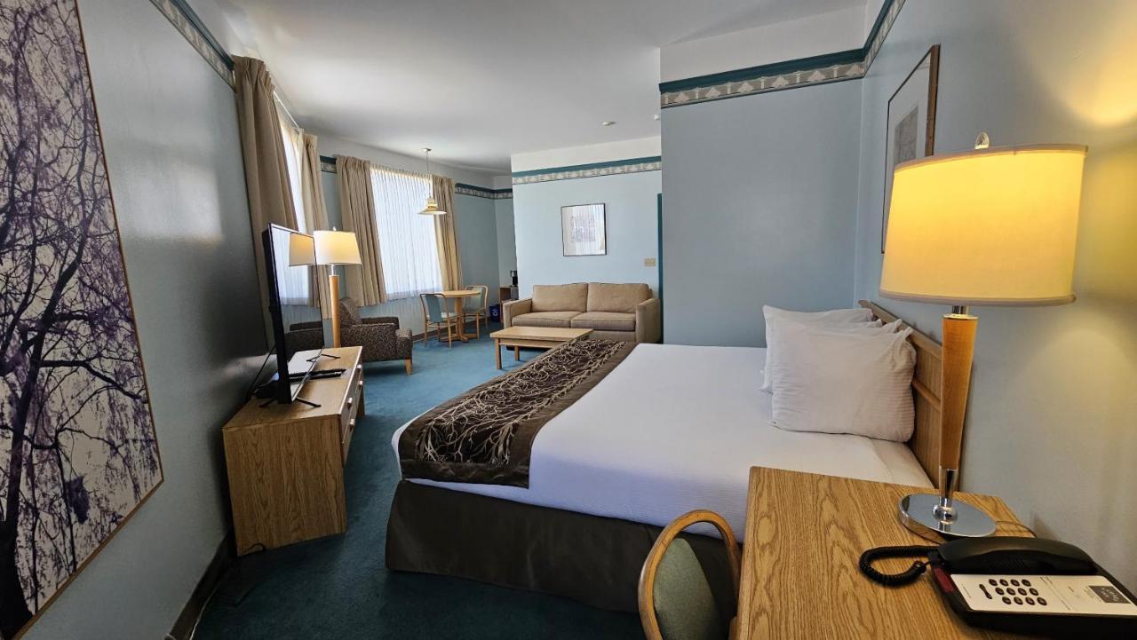 The Cedars Inn Hotel & Convention Centre Gibsons Extérieur photo