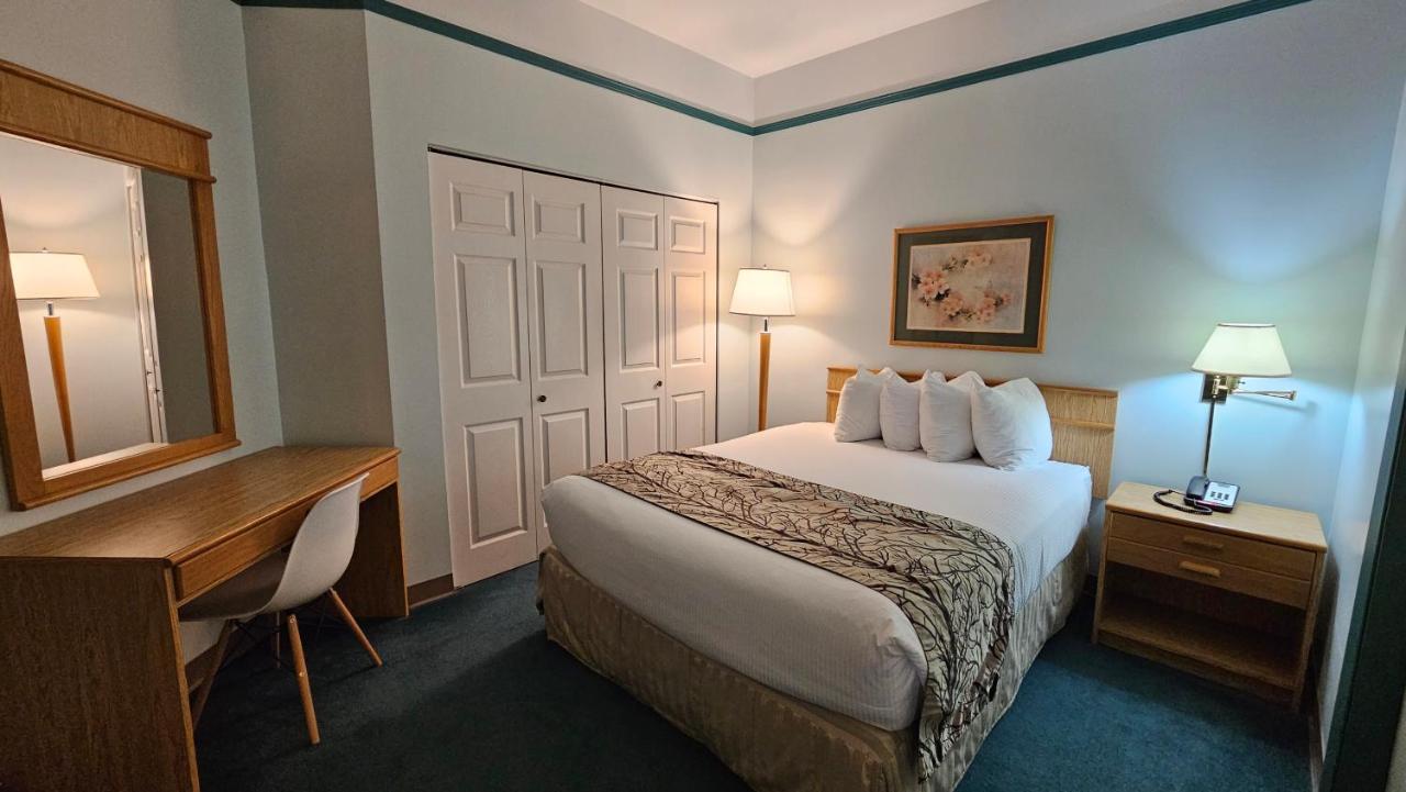 The Cedars Inn Hotel & Convention Centre Gibsons Extérieur photo