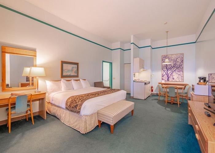 The Cedars Inn Hotel & Convention Centre Gibsons Extérieur photo