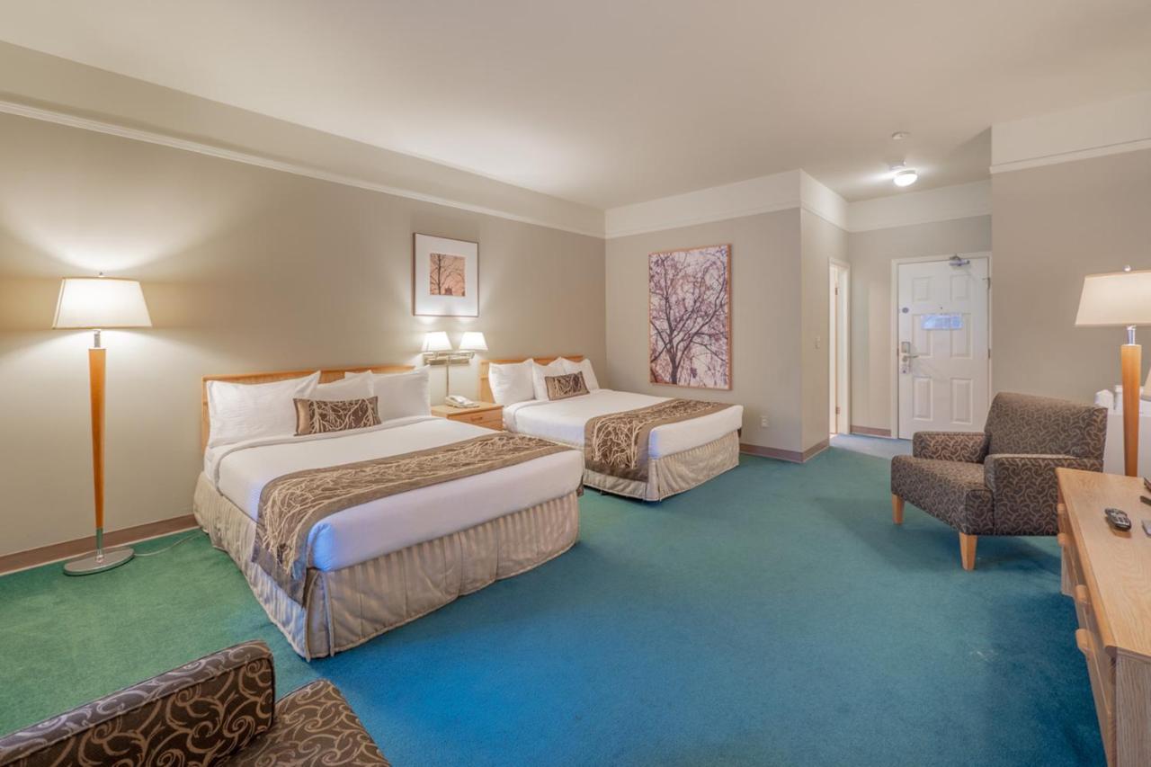 The Cedars Inn Hotel & Convention Centre Gibsons Extérieur photo